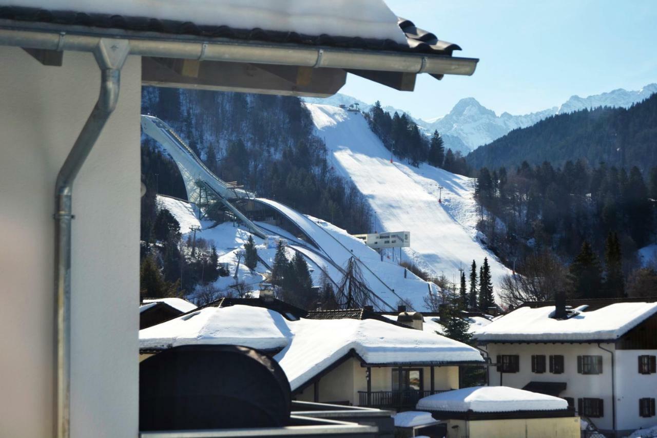 Gaestehaus Am Riedweg Garmisch-Partenkirchen Exterior photo